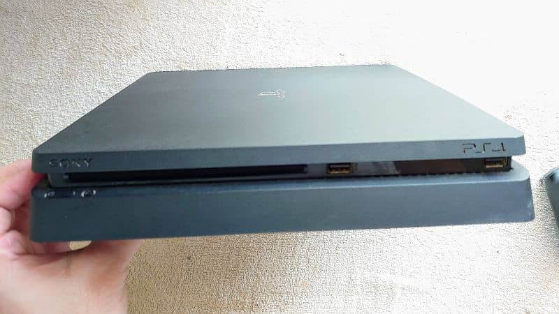 PS4 SLIM 500GB (Excellent Condition) 5