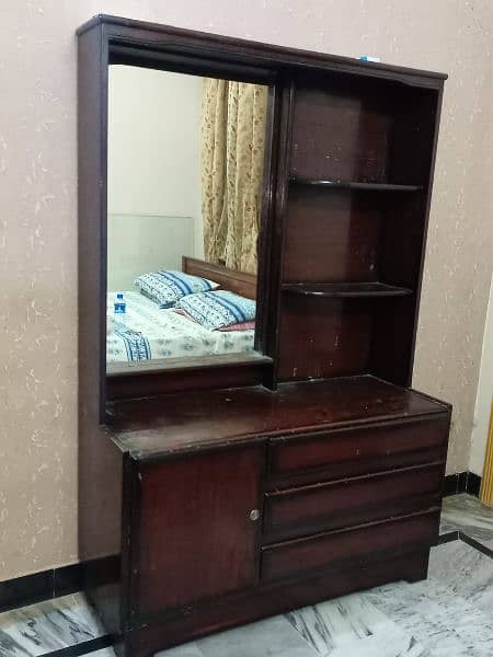 100% pure wooden Dressing Table 10/10 condition no need of repairs. 1