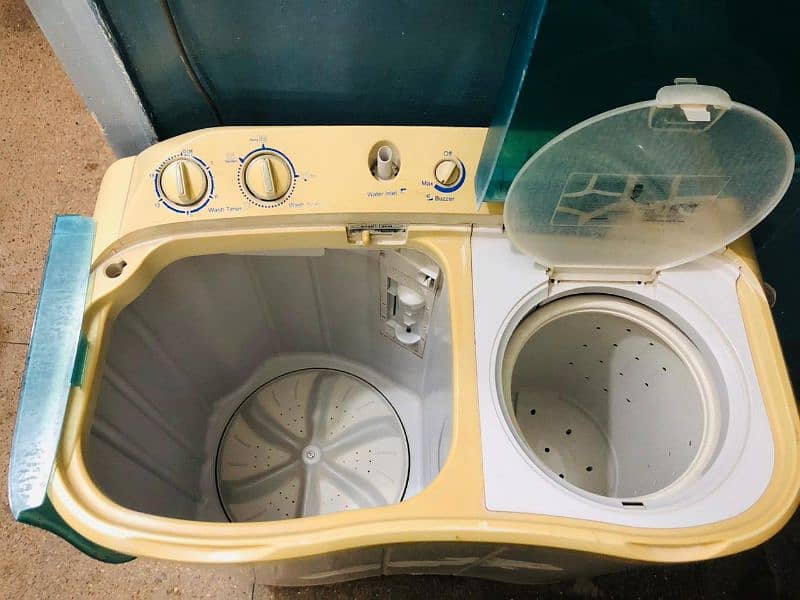 Washing Machine with Spinner in Working Condition 4