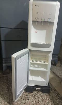 Gree Water Dispenser with Refrigerator - Excellent Condition