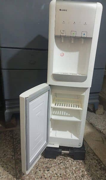 Gree Water Dispenser with Refrigerator - Excellent Condition 0