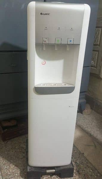 Gree Water Dispenser with Refrigerator - Excellent Condition 2