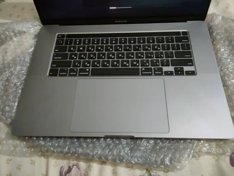 MacBook Pro 2019 late 16" Core i9 ATI Radeon graphics 16gb Ram 1TB SSD 1