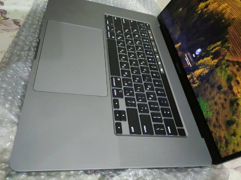 MacBook Pro 2019 late 16" Core i9 ATI Radeon graphics 16gb Ram 1TB SSD 8