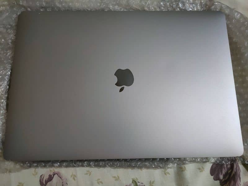 MacBook Pro 2019 late 16" Core i9 ATI Radeon graphics 16gb Ram 1TB SSD 11