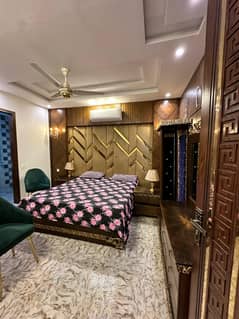 10 Marla Luxury Designer top quality House Hot Location bahria town lahore 0