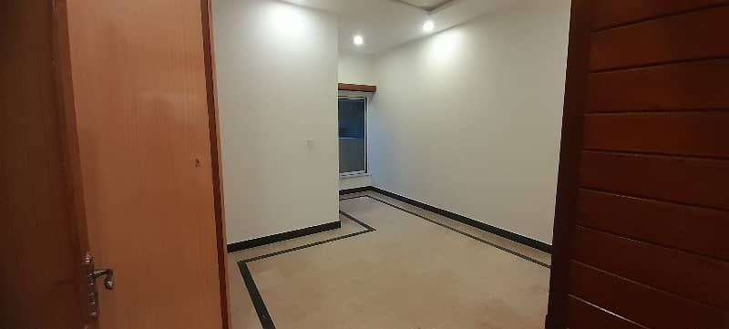 1 kanal 2 Marlas (Upper Portion For Rent ) 6