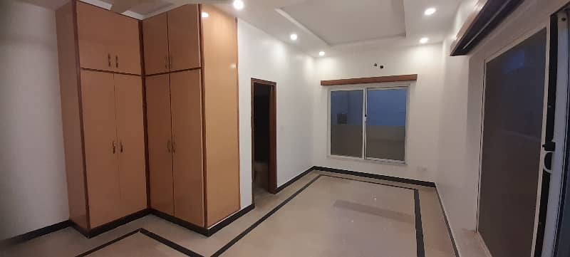 1 kanal 2 Marlas (Upper Portion For Rent ) 8