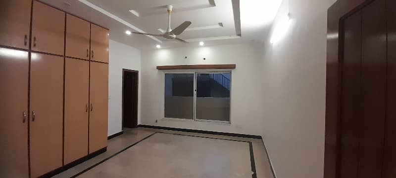 1 kanal 2 Marlas (Upper Portion For Rent ) 11