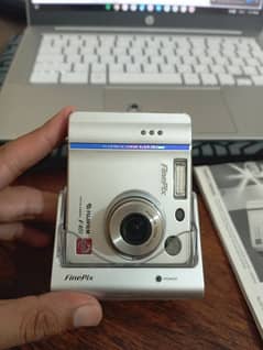 Fujifilm Finepix F401 2.1MP Digital Camera