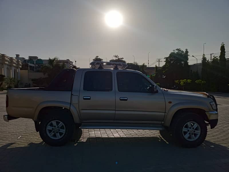 Toyota Hilux 2002 old 8