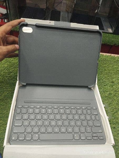 Logitech slim folio 10th generation keyboard Bluetooth 2