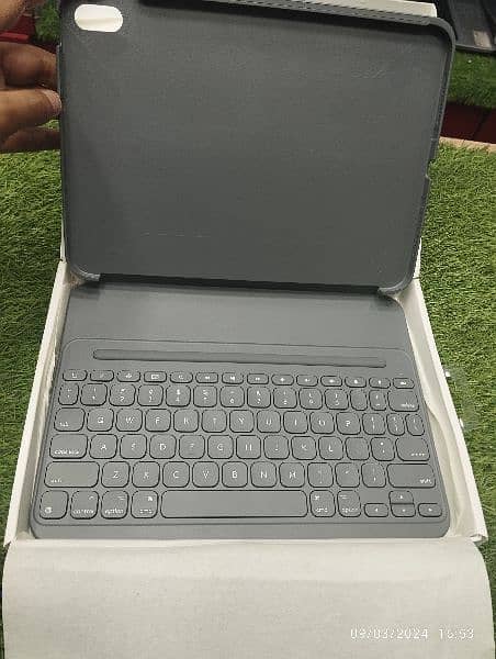 Logitech slim folio 10th generation keyboard Bluetooth 3