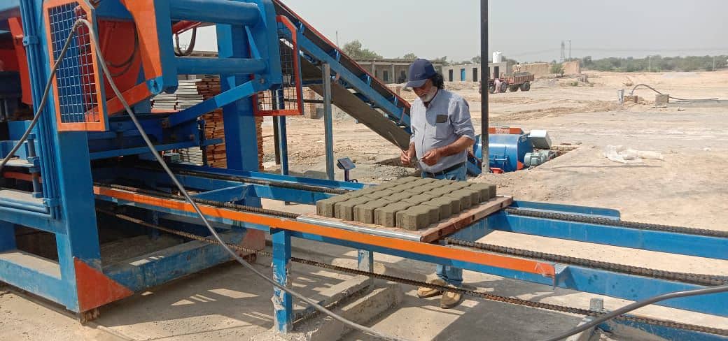 Fly ash brick and paver block machine, concrete brick machine in Pak. 8