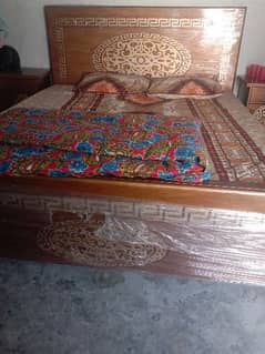 urgent sell king size bed. 2side table . with mattress only 50000