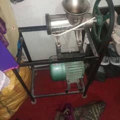 qeema machine with stand in excellent condition