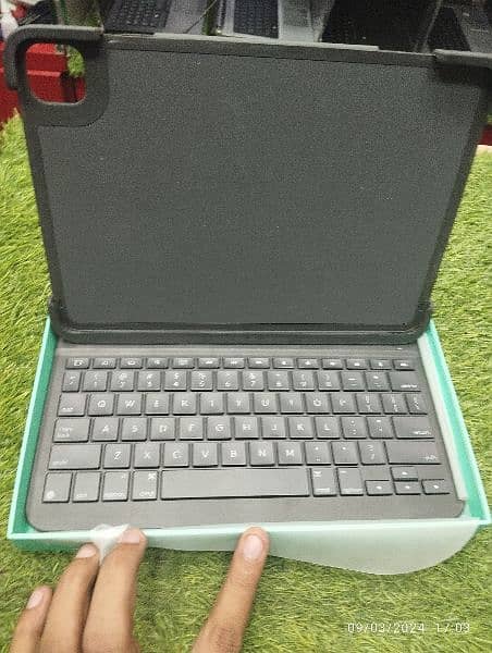 Logitech slim folio pro 11 inch 3