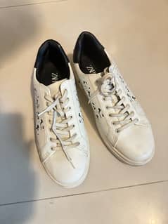 Men’s Zara shoes- Black and white.