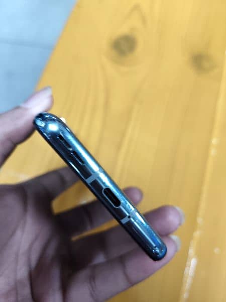 One plus 8T Global Dual Sim 9/10 with charger no box 2