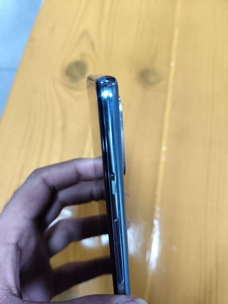 One plus 8T Global Dual Sim 9/10 with charger no box 4