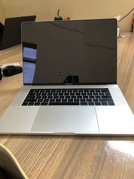 MacBook Pro 2017 i7 16 Ram 2gb graphics card with charger 1