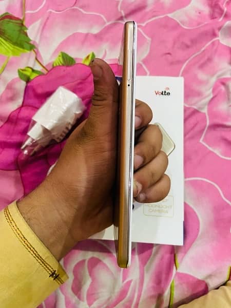 Vivo Y66  With Box Charger Data Cable 5