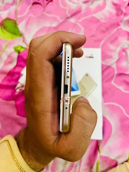 Vivo Y66  With Box Charger Data Cable 6