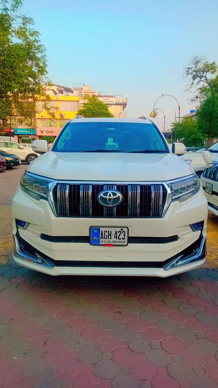 Lahore rent a car ,Landcruisor v8, prado, Fortuner, Corrolla , Civic 6