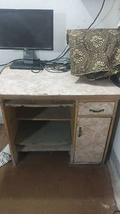 computer table to sale 0