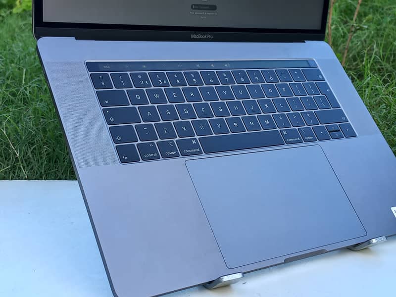 macbook pro 2018 i7 16gb 512gb 4