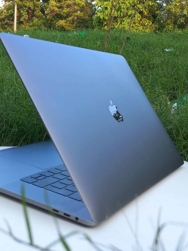 macbook pro 2018 i7 16gb 512gb 10