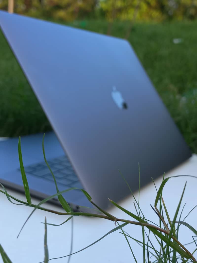 macbook pro 2018 i7 16gb 512gb 11