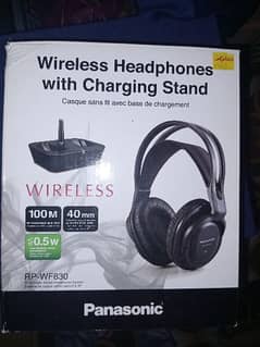 Wireless headphones with charging stand