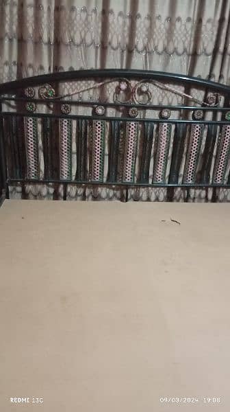 KING SIZE IRON BED WITHOUT MATTRESS (Good condition) 3