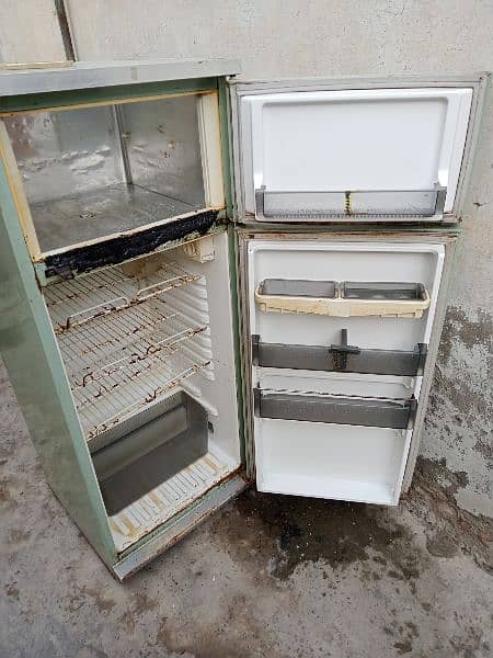 Philips refrigerator 2nd hand good condition 2