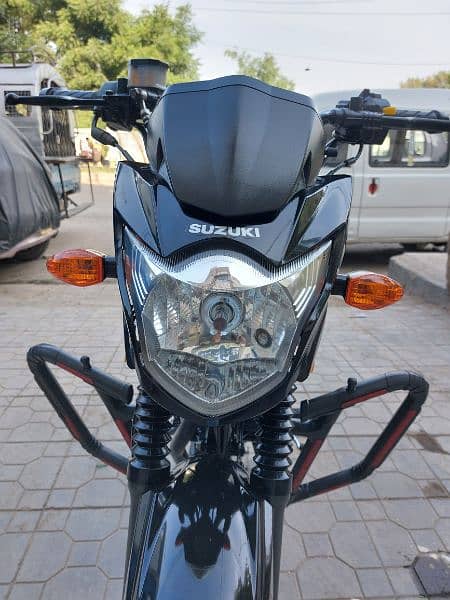 SUZUKI GR150 BLACK 4