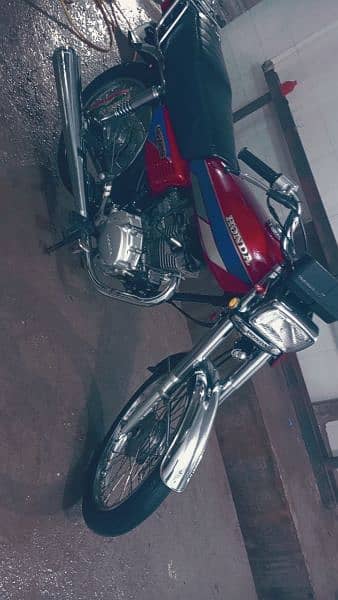 Honda CG 125 golden number 4