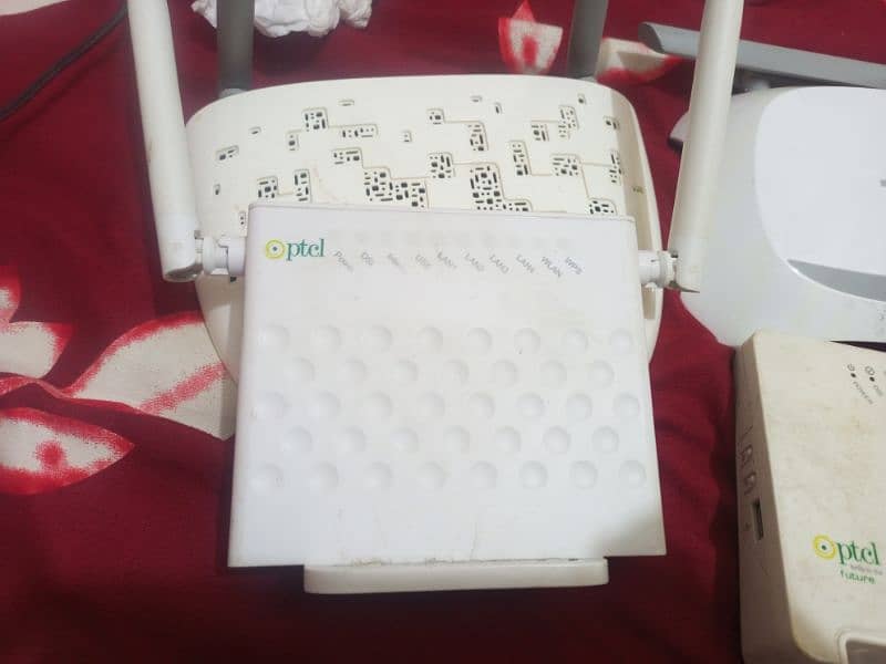 pTCL modem tb link modem 10/10  conditions with charger 03085388144 co 1