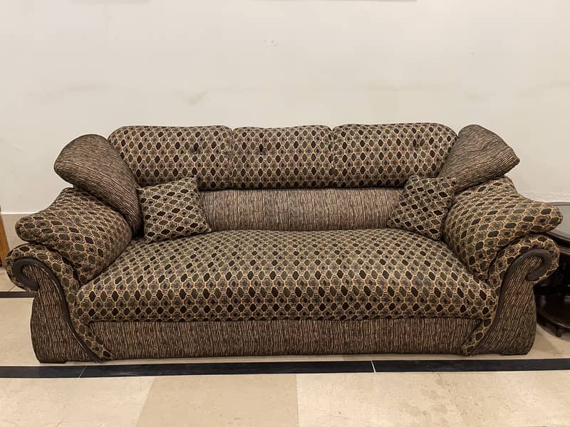 7 Seater slightly used sofa set , heavy clothed for sale!!! 0