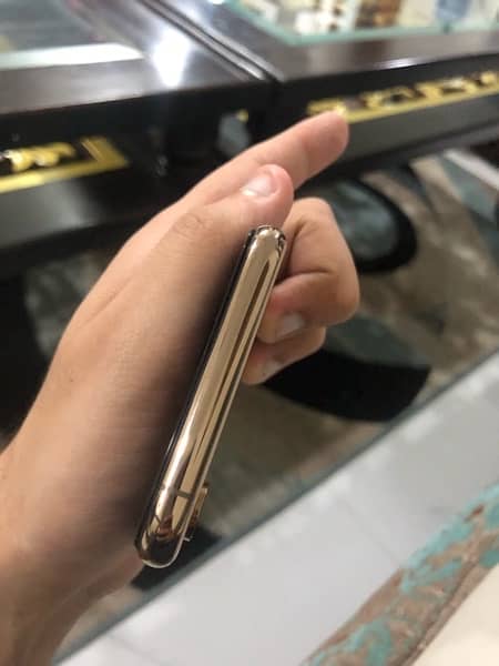 Iphone XS Gold 1