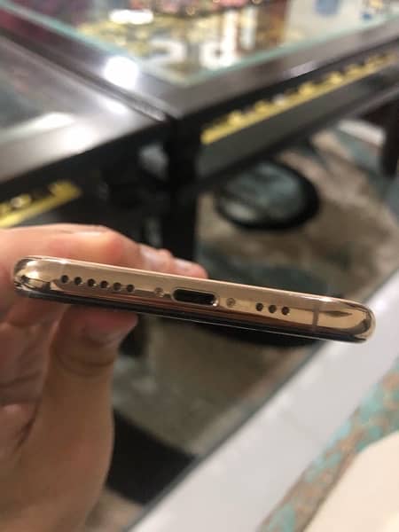 Iphone XS Gold 7