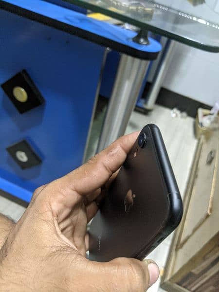 Iphone XR 64GB NON PTA LLA MODEL 4