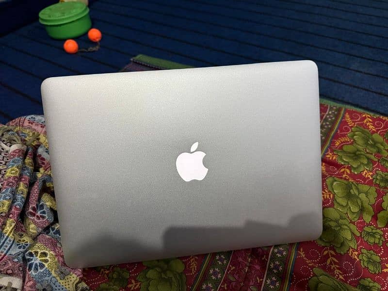 Macbook i3 3