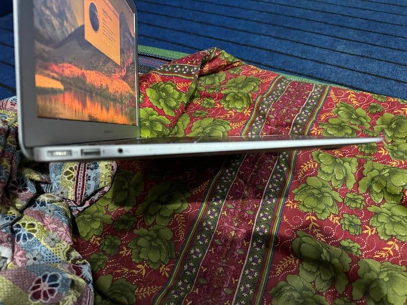 Macbook i3 4