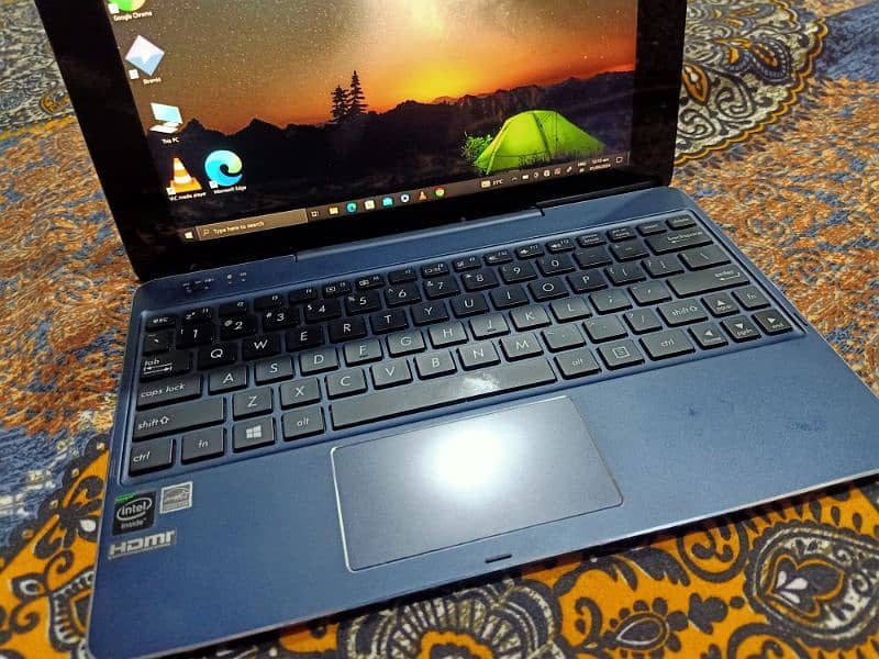 auses laptop in very good condition. tablet laptop 1