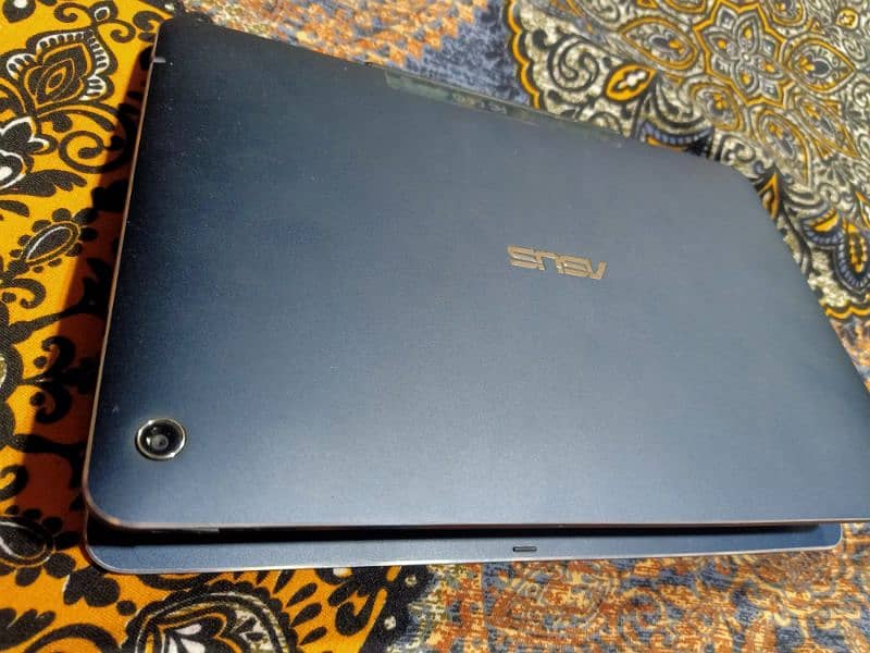 auses laptop in very good condition. tablet laptop 2