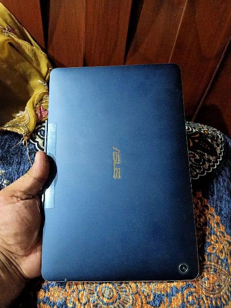 auses laptop in very good condition. tablet laptop 4