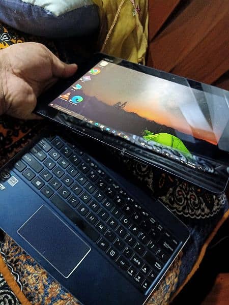 auses laptop in very good condition. tablet laptop 8