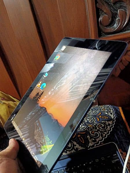 auses laptop in very good condition. tablet laptop 9