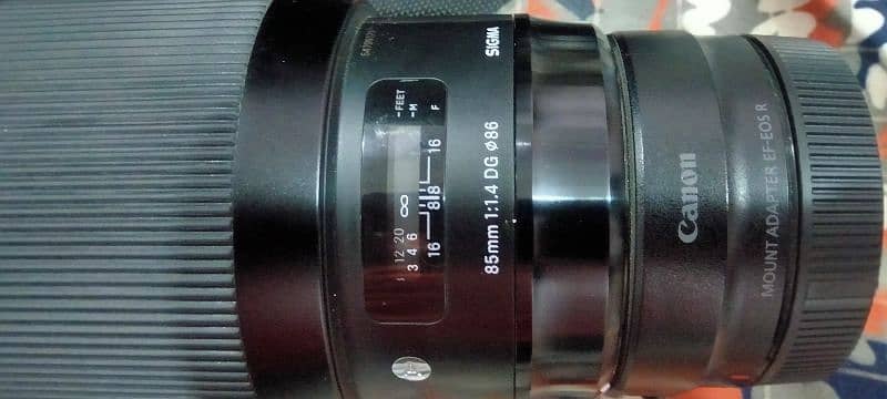 sigma cannon Mount 85 1.4 best sharp lens condition 9/10 1